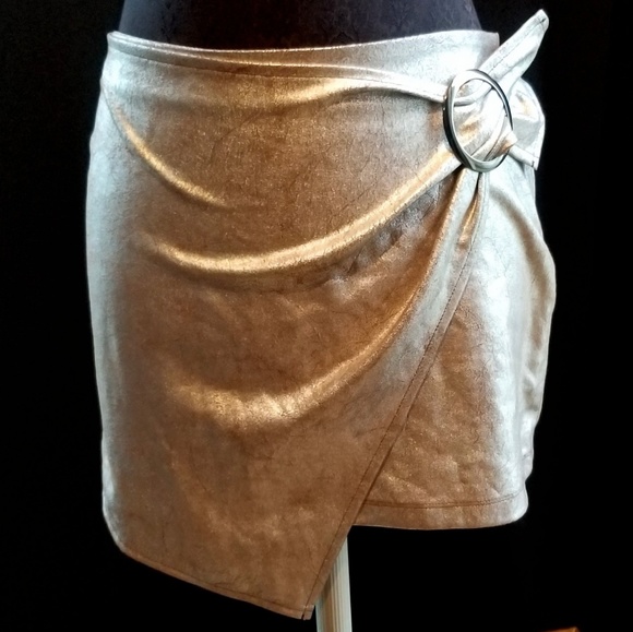 Zara Dresses & Skirts - Zara Metallic Skirt Medium Zara Dresses & Skirts - Zara Metallic Skirt Medium